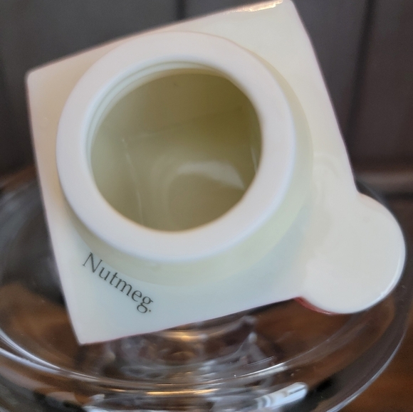 Lenox Vintage 1994 Canterbury Crossing Nutmeg Spice Jar - Picture 5 of 6